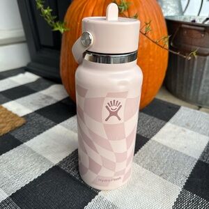Hydro Flask Light Pink Checkered Bottle